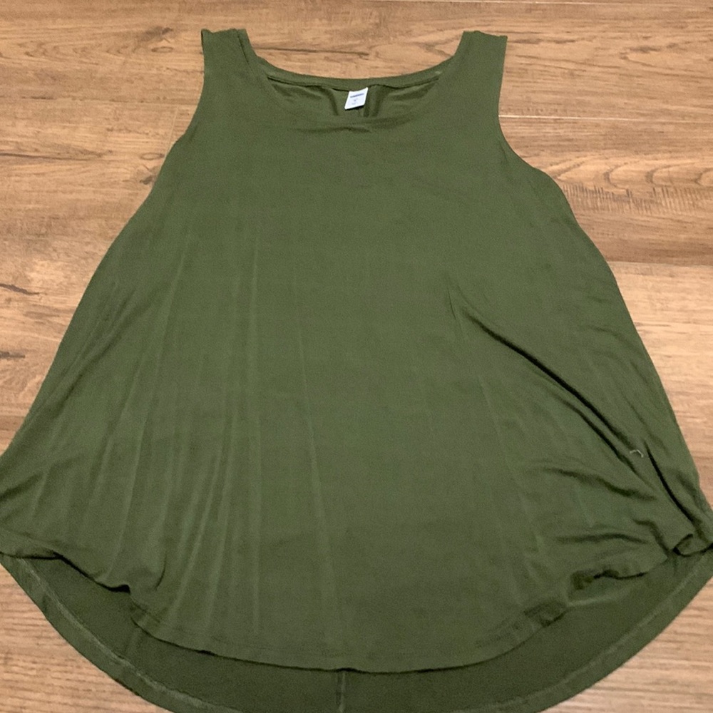 womens rounded neck tank top